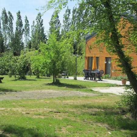 Florennes Gite Neuf 150 M2 Devant Un Grand Lac Prive De 2 Hectares Poissonneux Au Milieu Des Bois Екстериор снимка