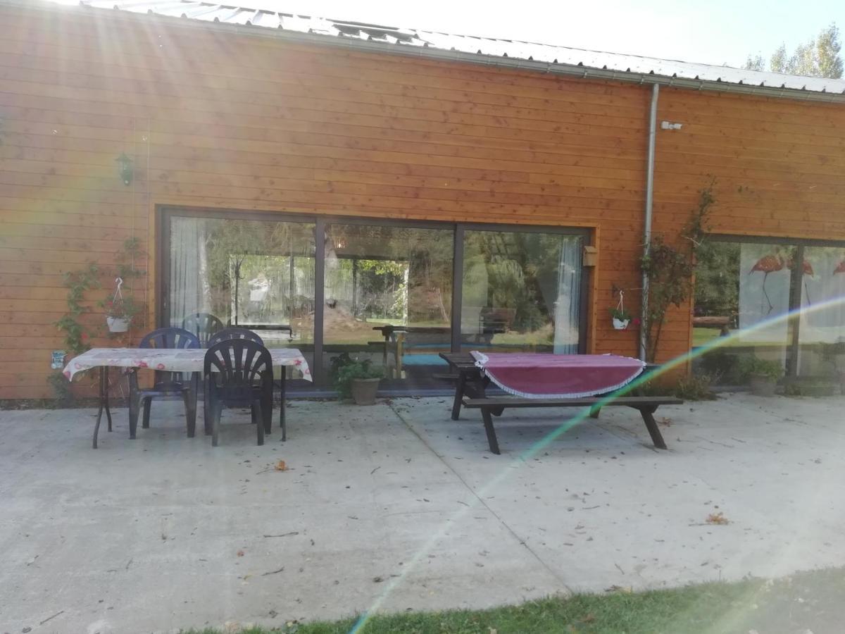 Florennes Gite Neuf 150 M2 Devant Un Grand Lac Prive De 2 Hectares Poissonneux Au Milieu Des Bois Екстериор снимка