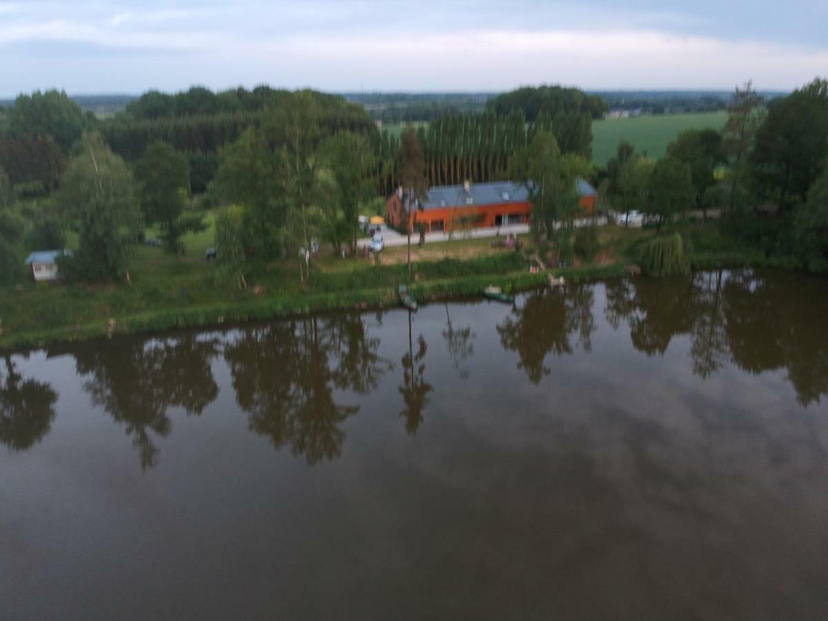 Florennes Gite Neuf 150 M2 Devant Un Grand Lac Prive De 2 Hectares Poissonneux Au Milieu Des Bois Екстериор снимка