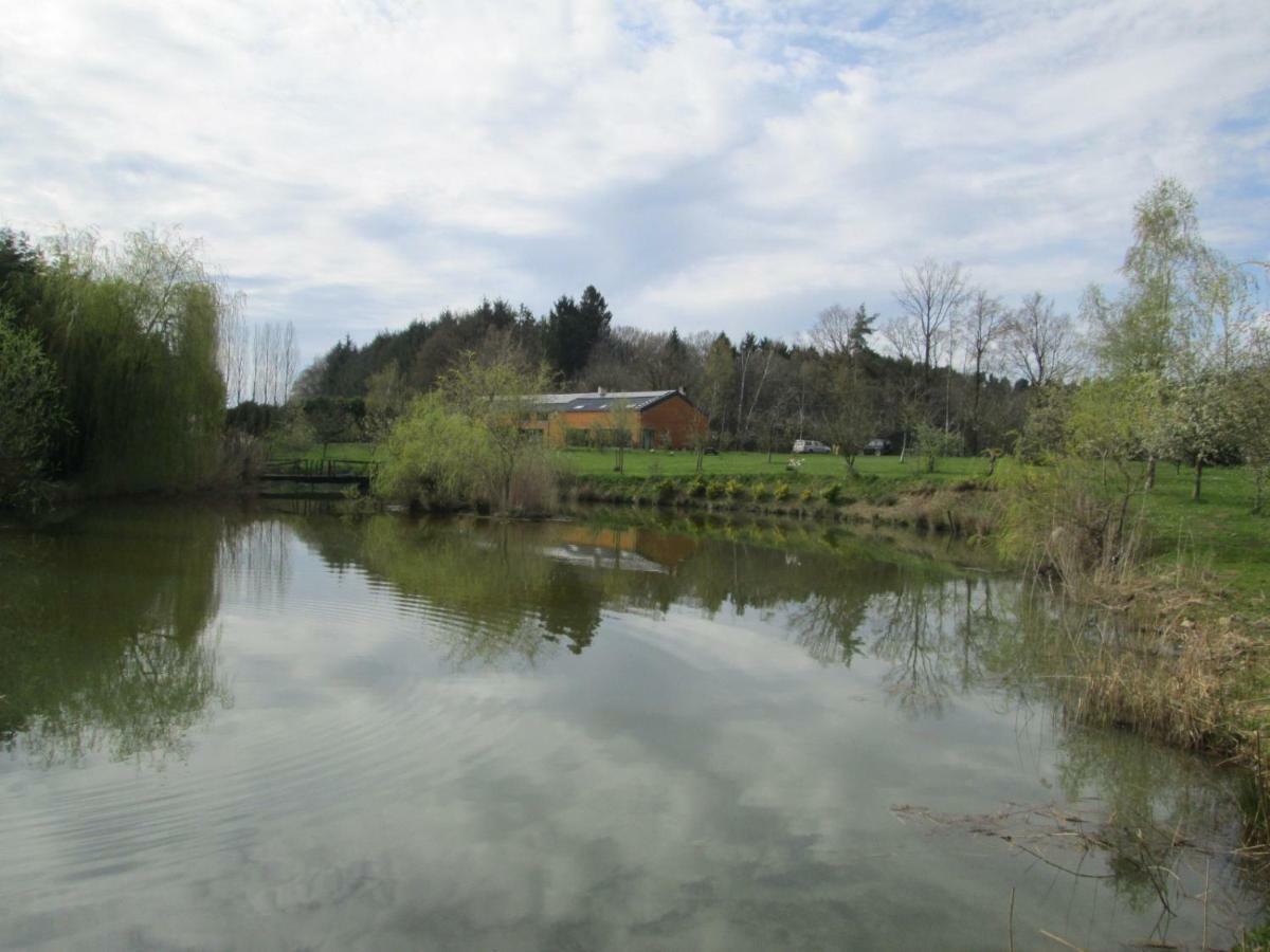 Florennes Gite Neuf 150 M2 Devant Un Grand Lac Prive De 2 Hectares Poissonneux Au Milieu Des Bois Екстериор снимка