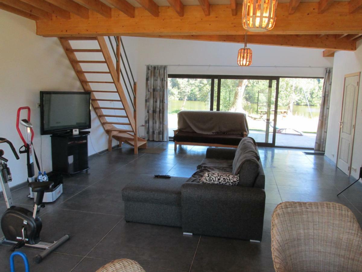 Florennes Gite Neuf 150 M2 Devant Un Grand Lac Prive De 2 Hectares Poissonneux Au Milieu Des Bois Екстериор снимка
